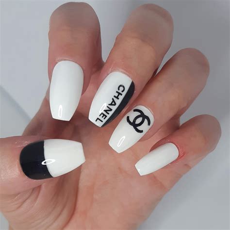 coco chanel nagels|elegant chanel nails.